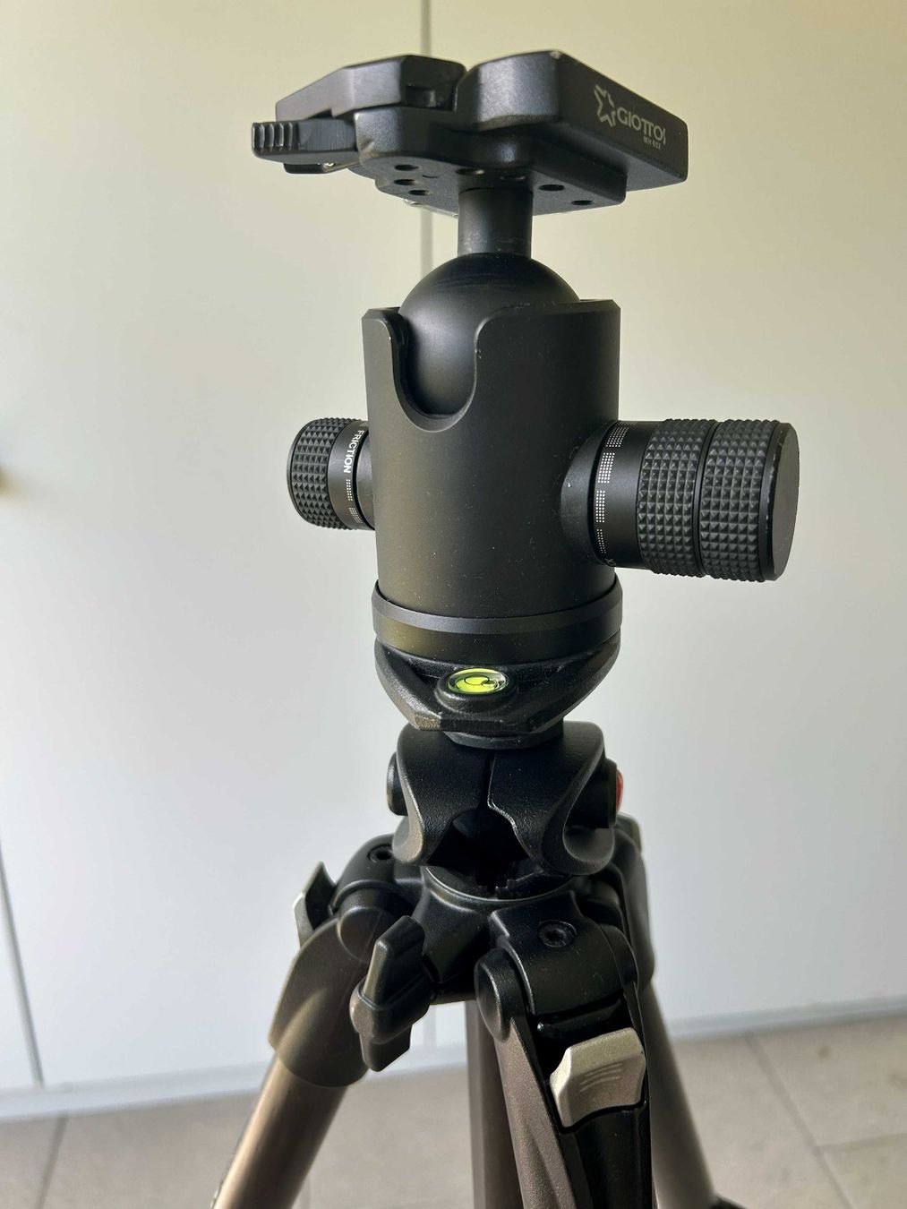Manfrotto Trépieds & Accessoires: Manfrotto Stativ Carbon – D'occasion à Cham par fsm_n7n9 2