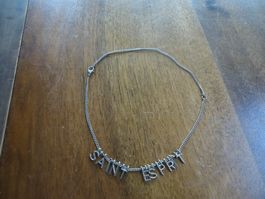 Collier en métal argenté (argent ?) "Saint-Esprit"