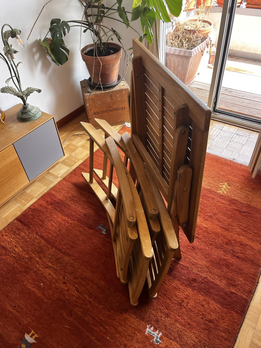 Set de table et chaises: Holztisch mit zwei Stühlen – D'occasion à Luzern par emineichen 4