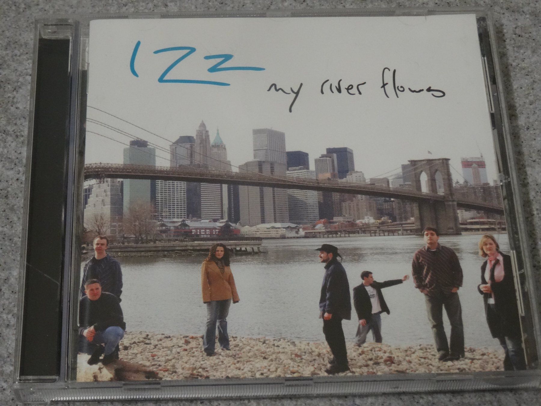 CDs: IZZ - My River Flows CD – D'occasion à Olten par Disc-Ausverkauf