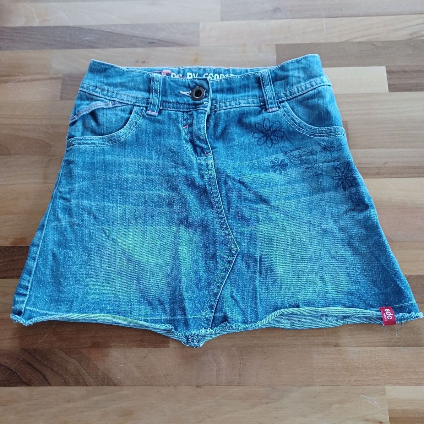 Esprit Vestiti & Gonne: ESPRIT Mini-Jeansrock, Grösse 134 – Usato da Niederscherli venduto da 20sydney02
