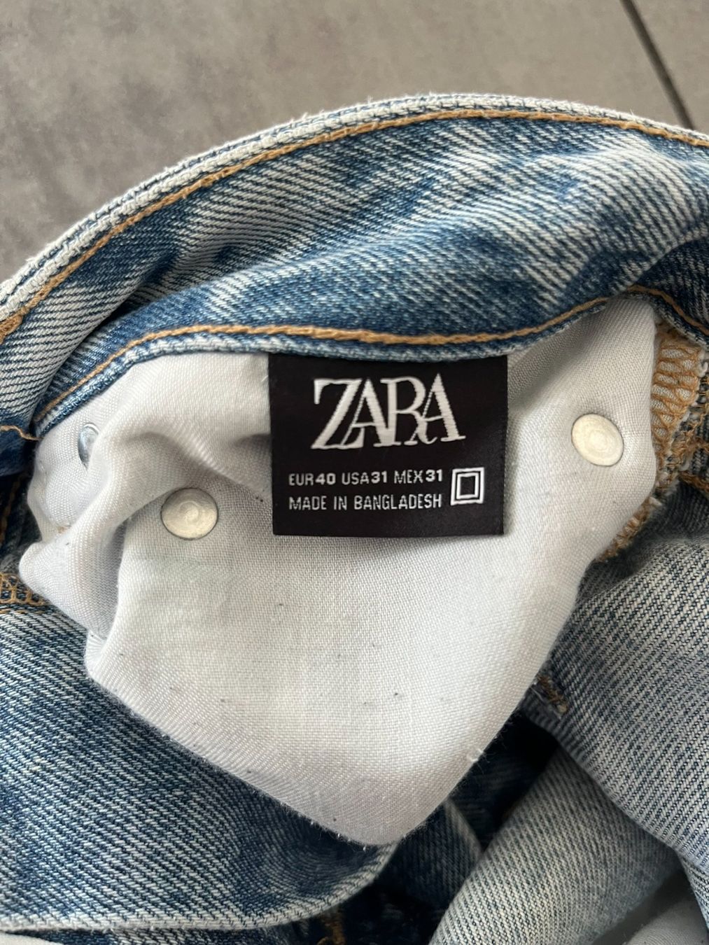 Zara Jeans: ZARA Jeans Hellblau – D'occasion à Otelfingen par Denis_ZH 2