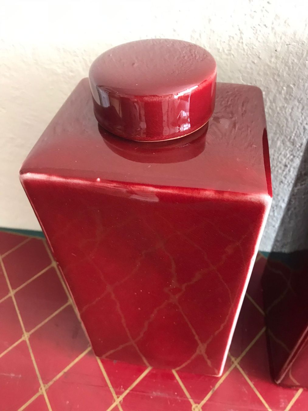 Tutte le decorazioni: Rote Deckelvase gross – Nuovo (secondo la descrizione) da Wohlen AG venduto da homecollectivech 1