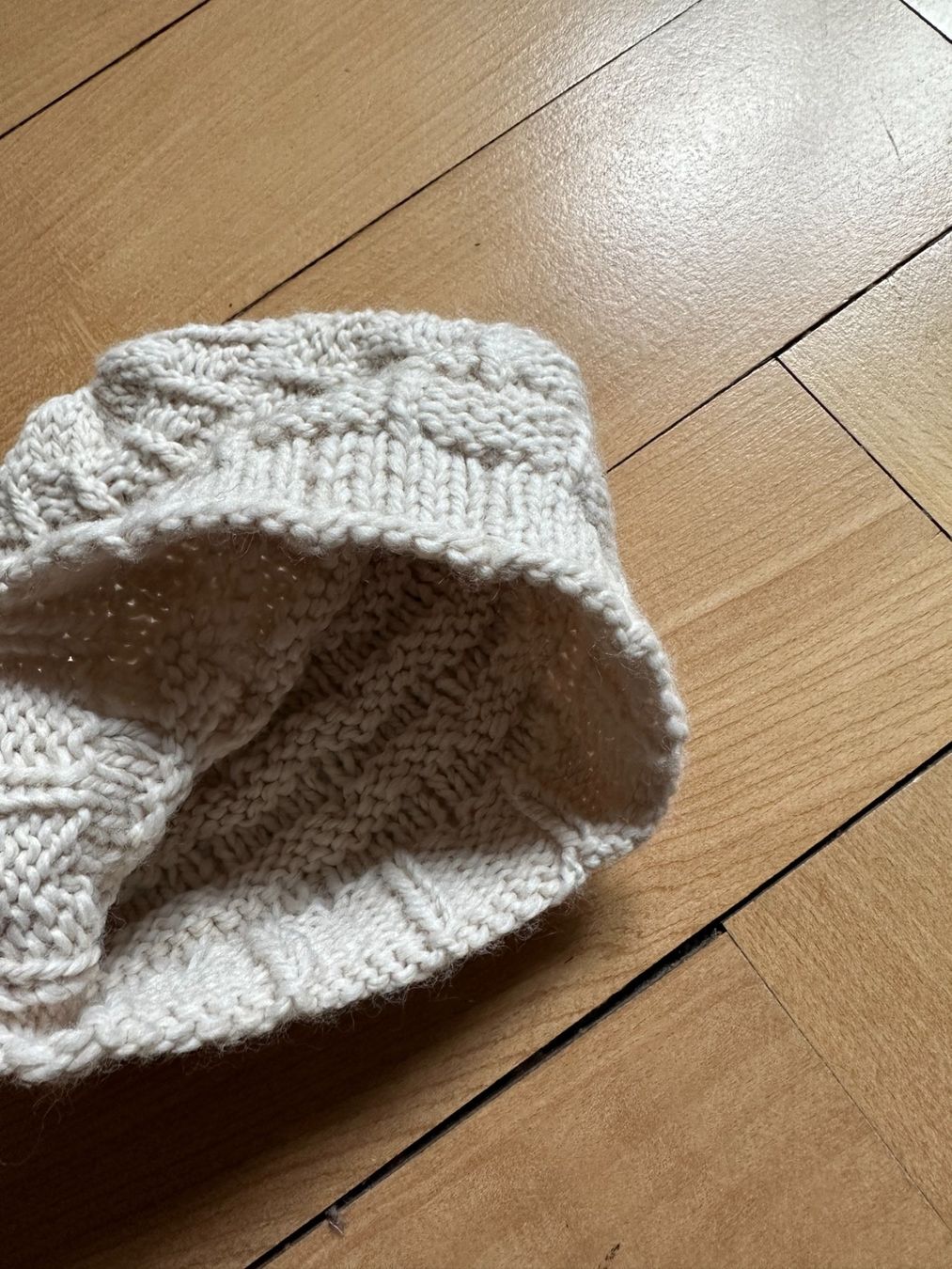 Chapeaux, bonnets & casquettes: Strickmütze Kappe beige – D'occasion à Zürich par Diazaio 1