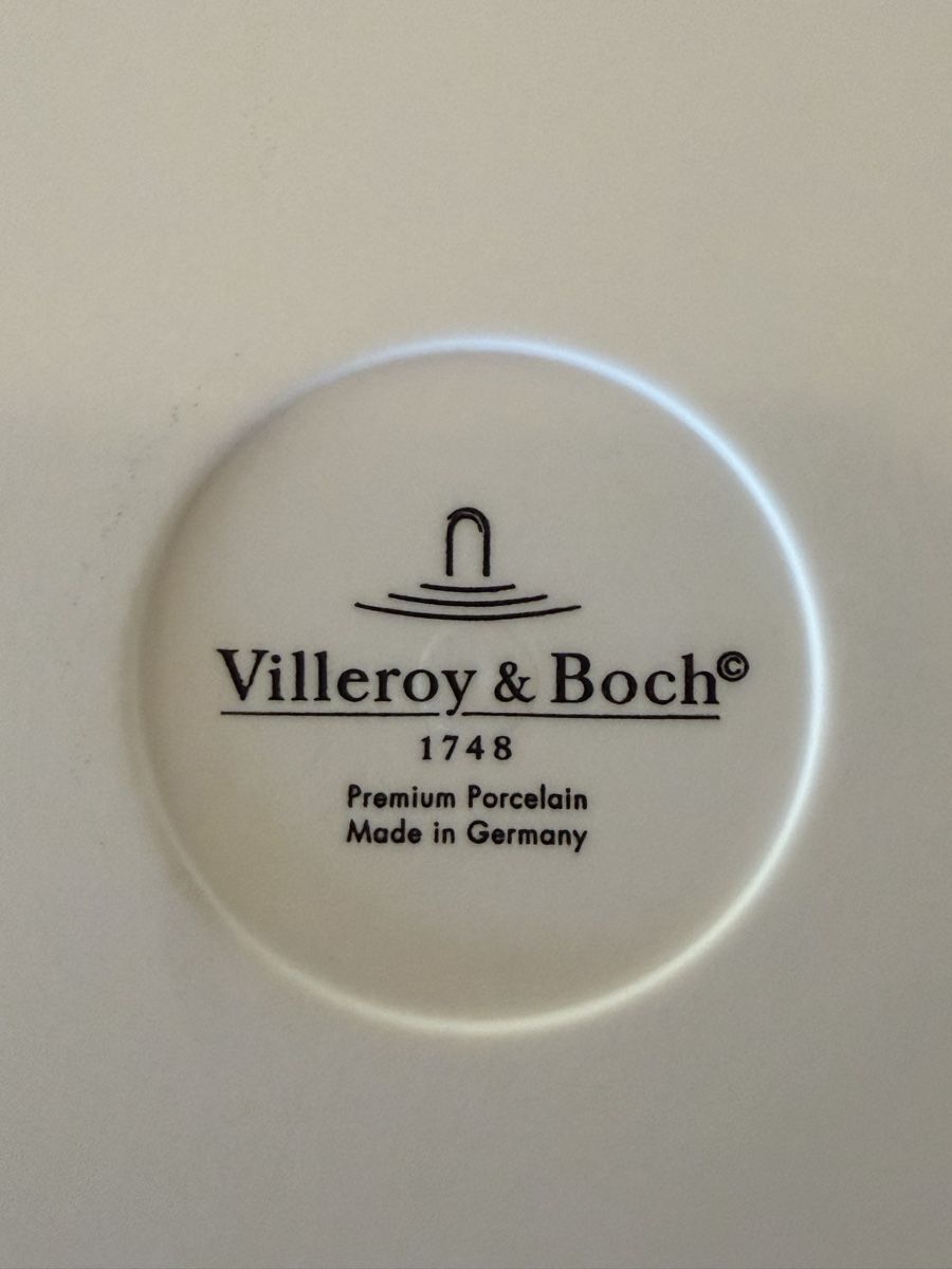 Villeroy & Boch Set di piatti: Villeroy & Boch Schüssel mit Deckel hellgrau – Nuovo (secondo la descrizione) da Erlenbach ZH venduto da topchick 1