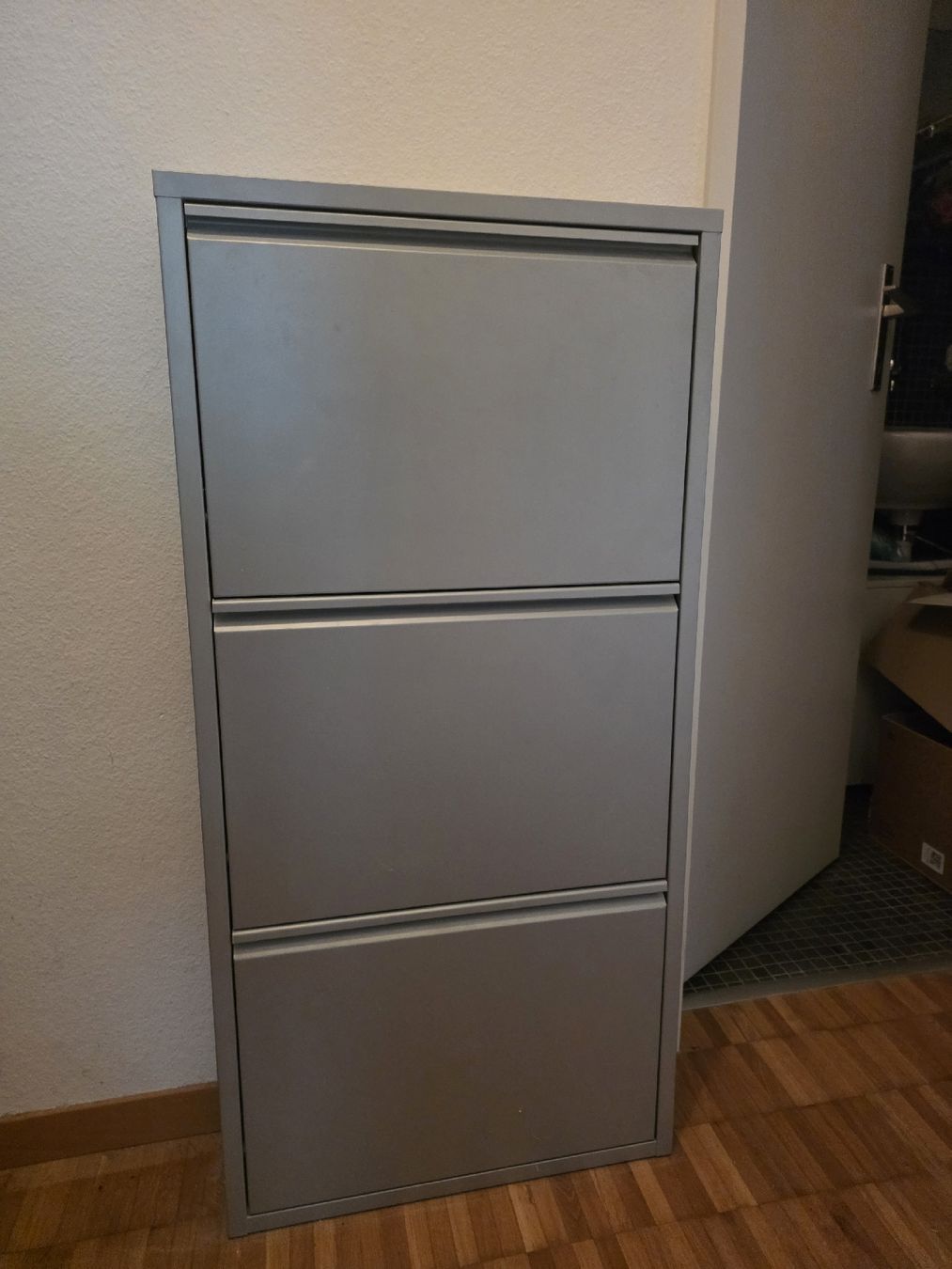 Schränke: Schuhschrank 2er Set Metall grau mit3 Klappen  – Gebraucht aus Bellikon von zuzu66 4