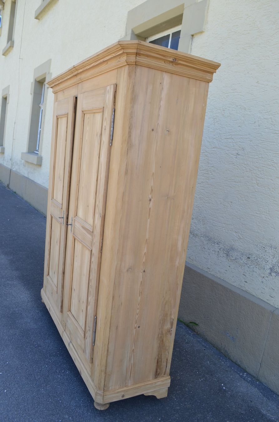 Schränke: 2 Türiger Schrank Restaurierter 2 Teilig – Gebraucht aus Wil SG von Athi 3