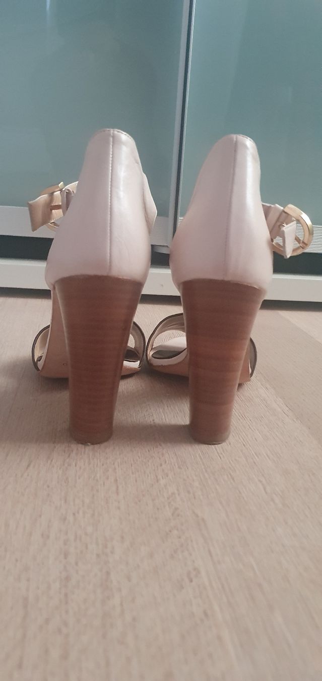 Scarpe da donna: Sandales à talon "Cosmo Paris" – Usato da Echallens venduto da Sabi_c_dzh 2