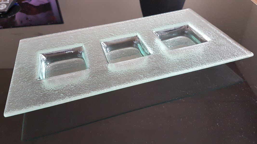 Gläser: Glas - Schale/Deko mit 3 Ausbuchtungen – Gebraucht aus Giswil von online-Brockenhaus 1