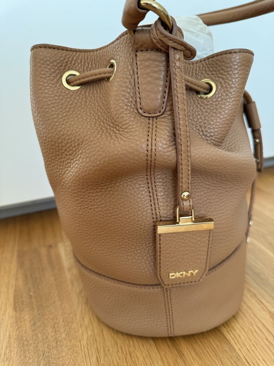 DKNY Borse da donna: DKNY Beuteltasche Leder braun neuwertig – Usato da Beringen venduto da ste_bh8w 1
