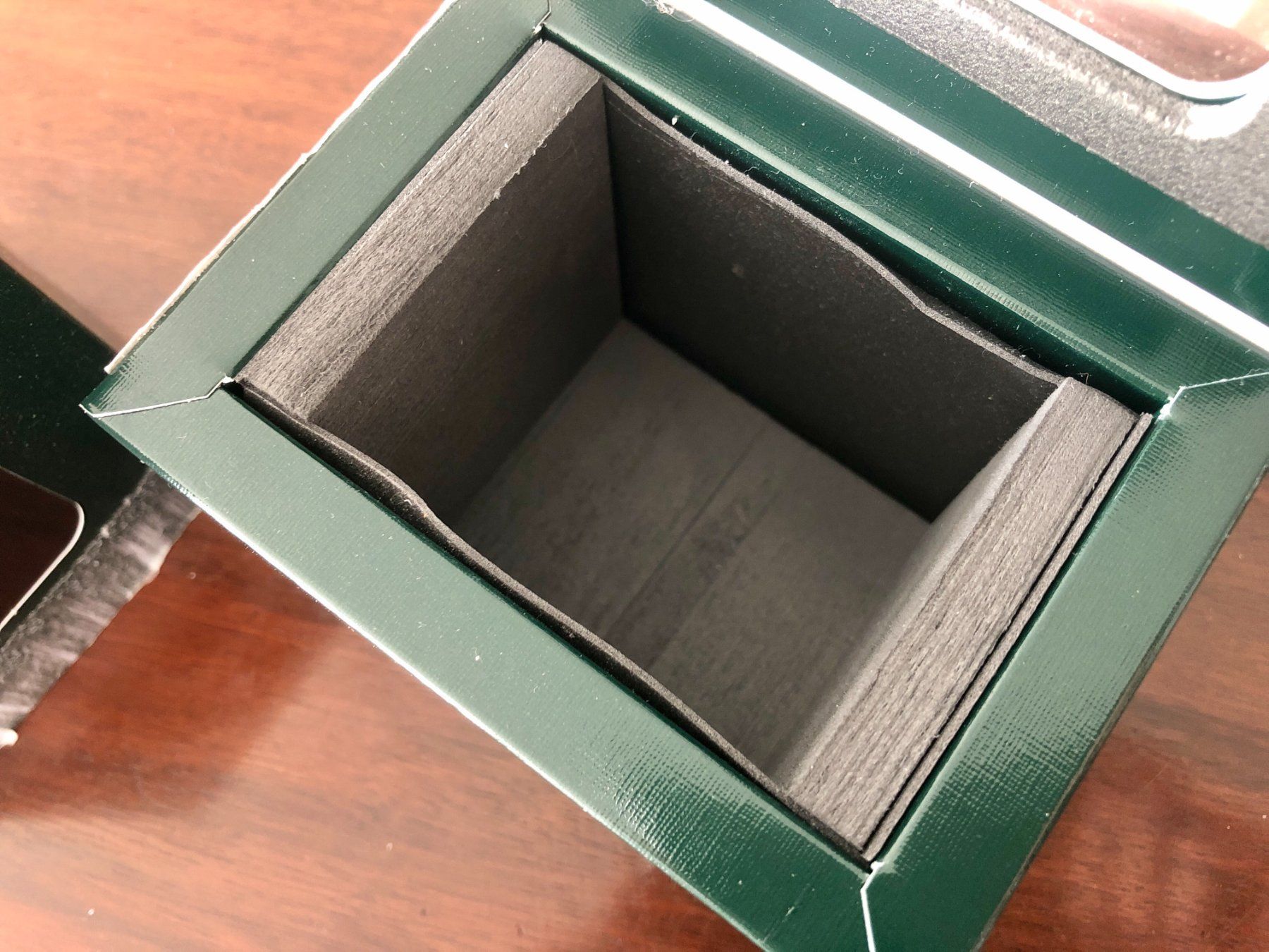 Audemars Piguet Uhren: AUDEMARS PIGUET green service box with grey foam interior – Gebraucht aus Mont-sur-Lausanne von vmi_ym5l 5