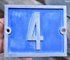 altes Hausnummer 4 Aluguss-/Zinkguss Schild 14.5 x 12cm blau