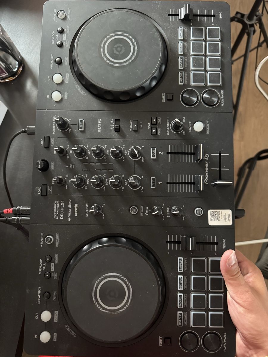 Platines de mixage: DJ Controller Pioneer DDJ-FLX4 – D'occasion à Zürich par gio_6qm5