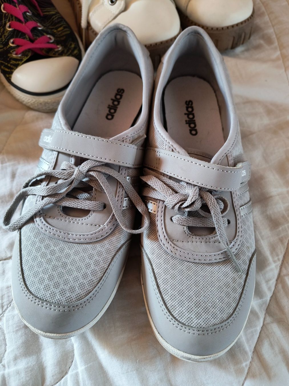 Adidas Scarpe da donna: 4 Paar Mädchen / Damen Schuhe Gr. 37 – Usato da Neuhausen am Rheinfall venduto da VALAMA 6