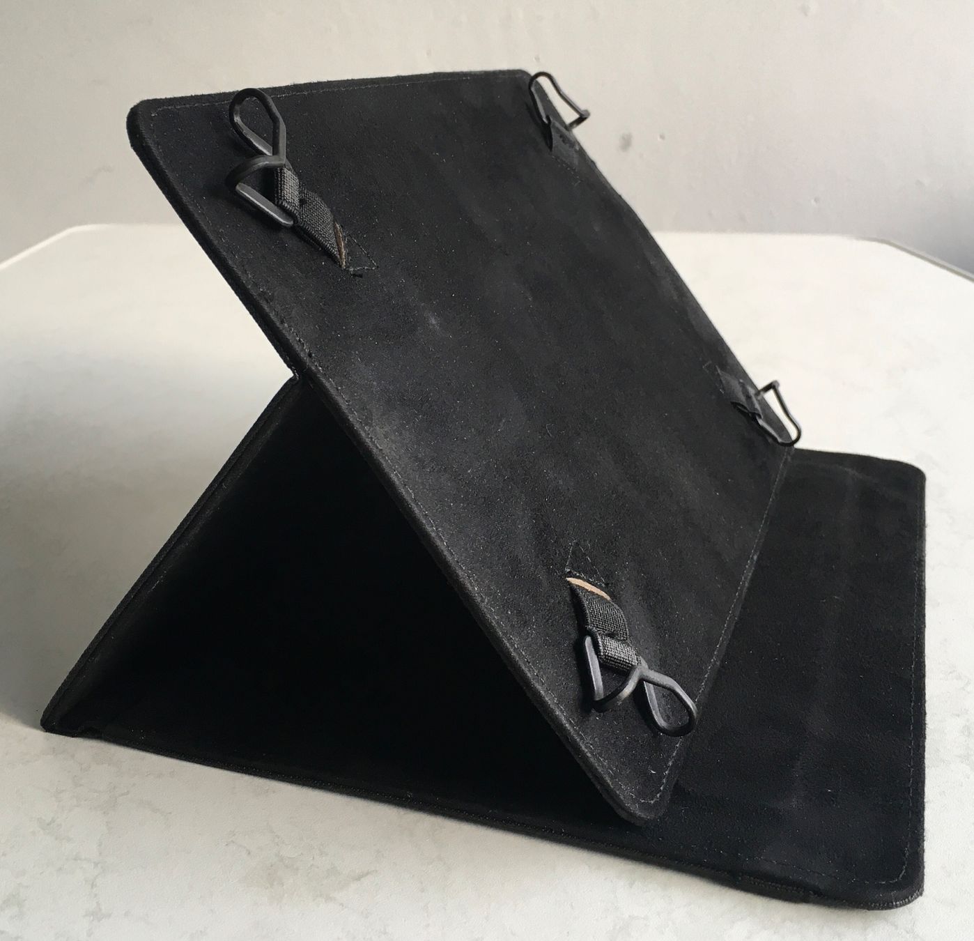 Apple Covers & Borse: Tablethülle für iPad Pro oder andere, schwarz, verstellbar – Usato da Kriens venduto da Niklaus014 2