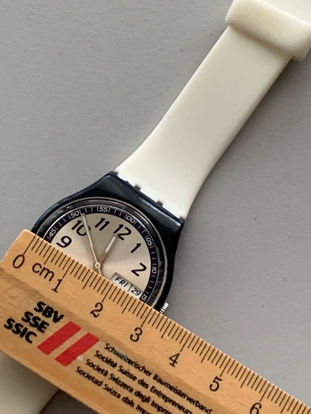 Swatch Uhren: Swatch Armband Uhr – Gebraucht aus Grenchen von  4