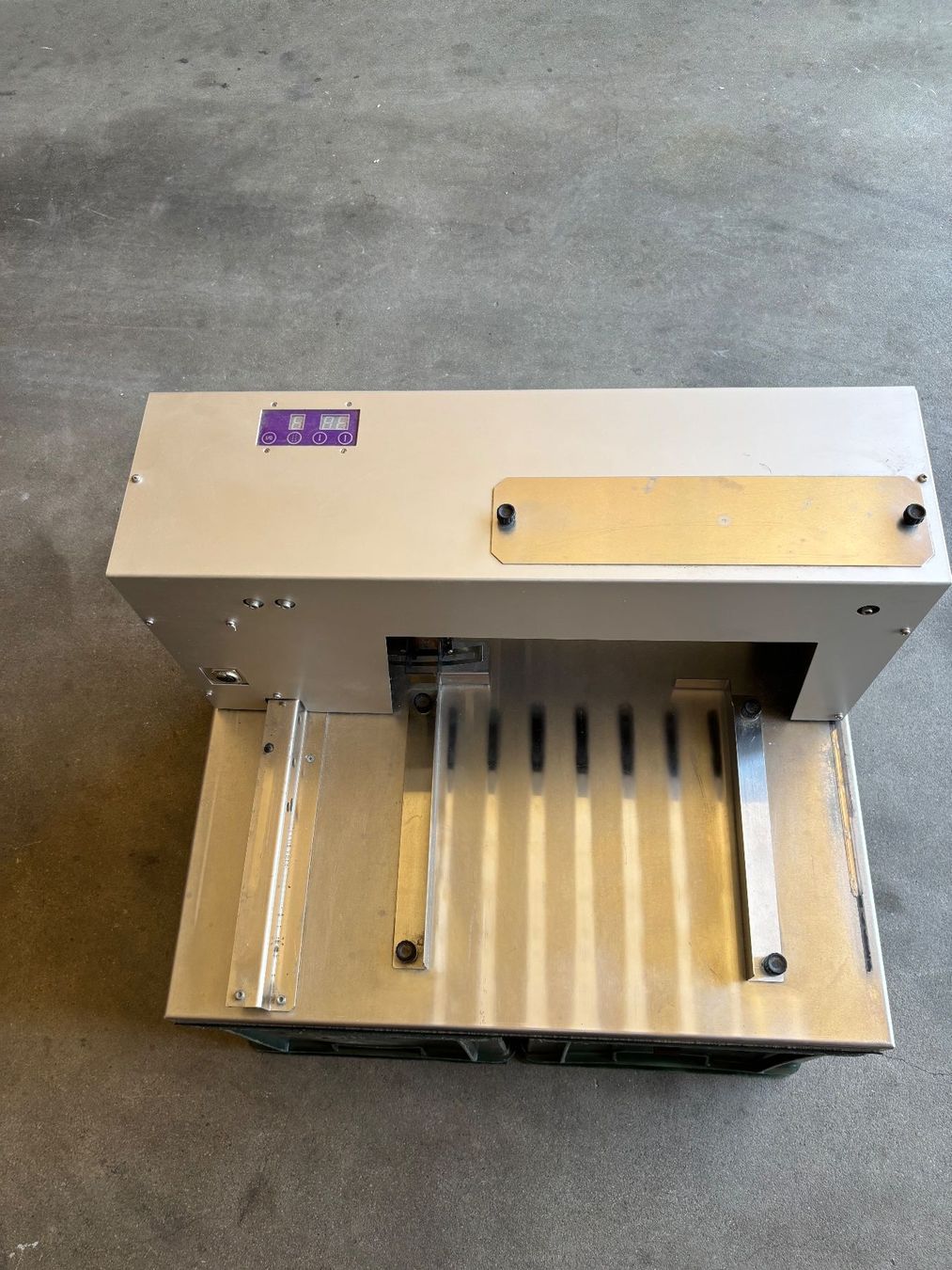 Tutte le macchine: Eierbeschriftungsmaschine – Usato da Siselen BE venduto da findusine