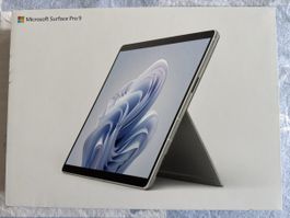 Surface Pro 9, 5G, 256GB, 8GB RAM, Windows 11, Ladegerät