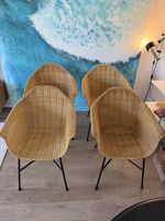 Lot de 4 chaises en rotin avec pieds noirs bon état