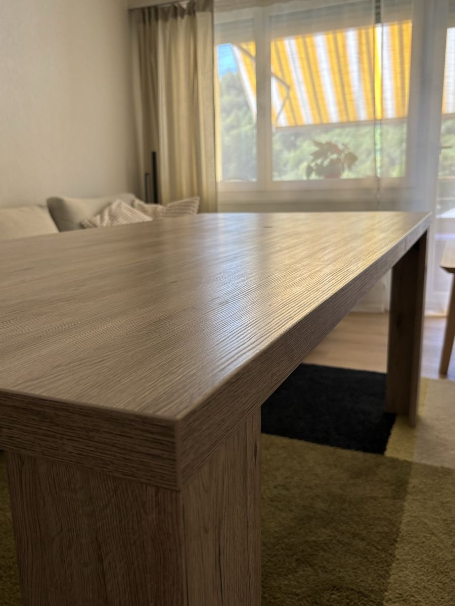 Tables: Massiver Esstisch in moderner Eichenoptik  – D'occasion à Trimbach par fro_2ztm 4