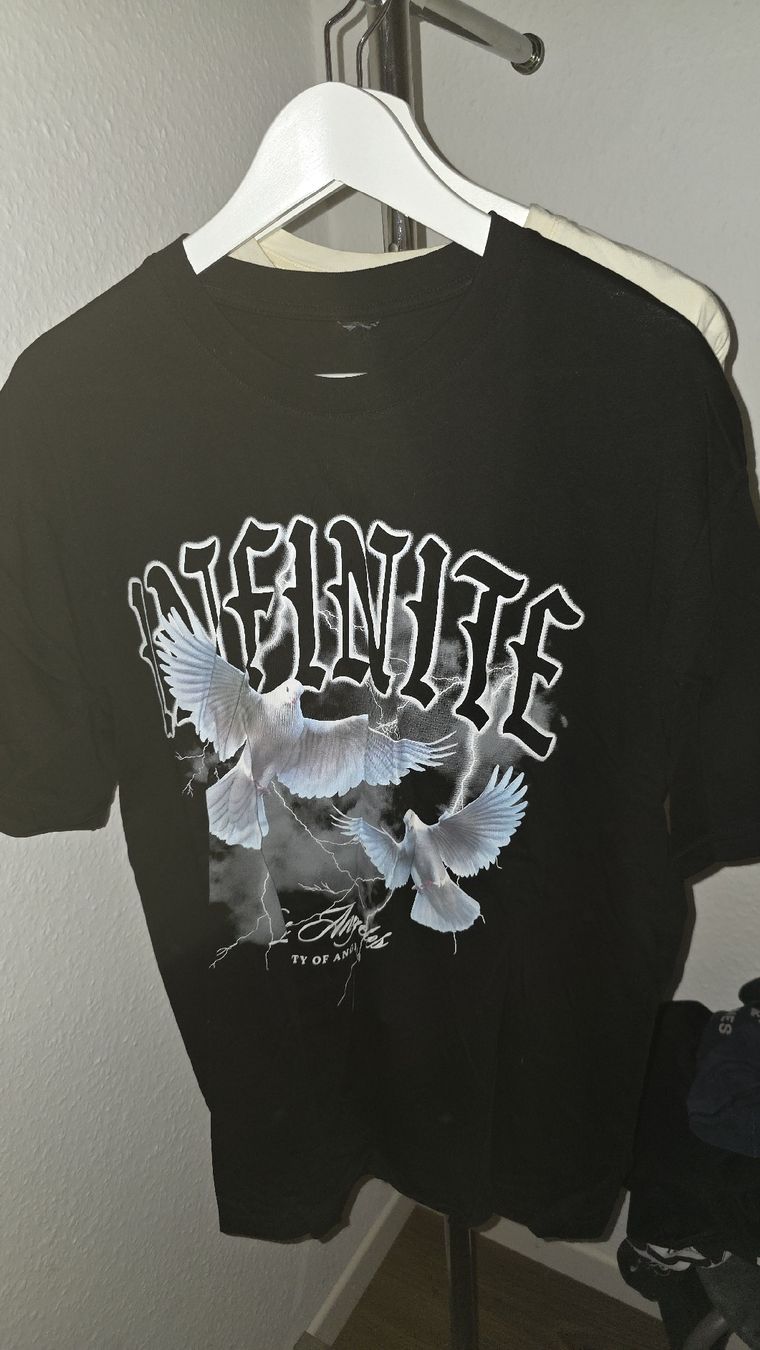 T-shirt: T-shirt mit Infinite Aufschrift Gr. L – Nuovo (secondo la descrizione) da Wetzikon ZH venduto da secondhandsfashion
