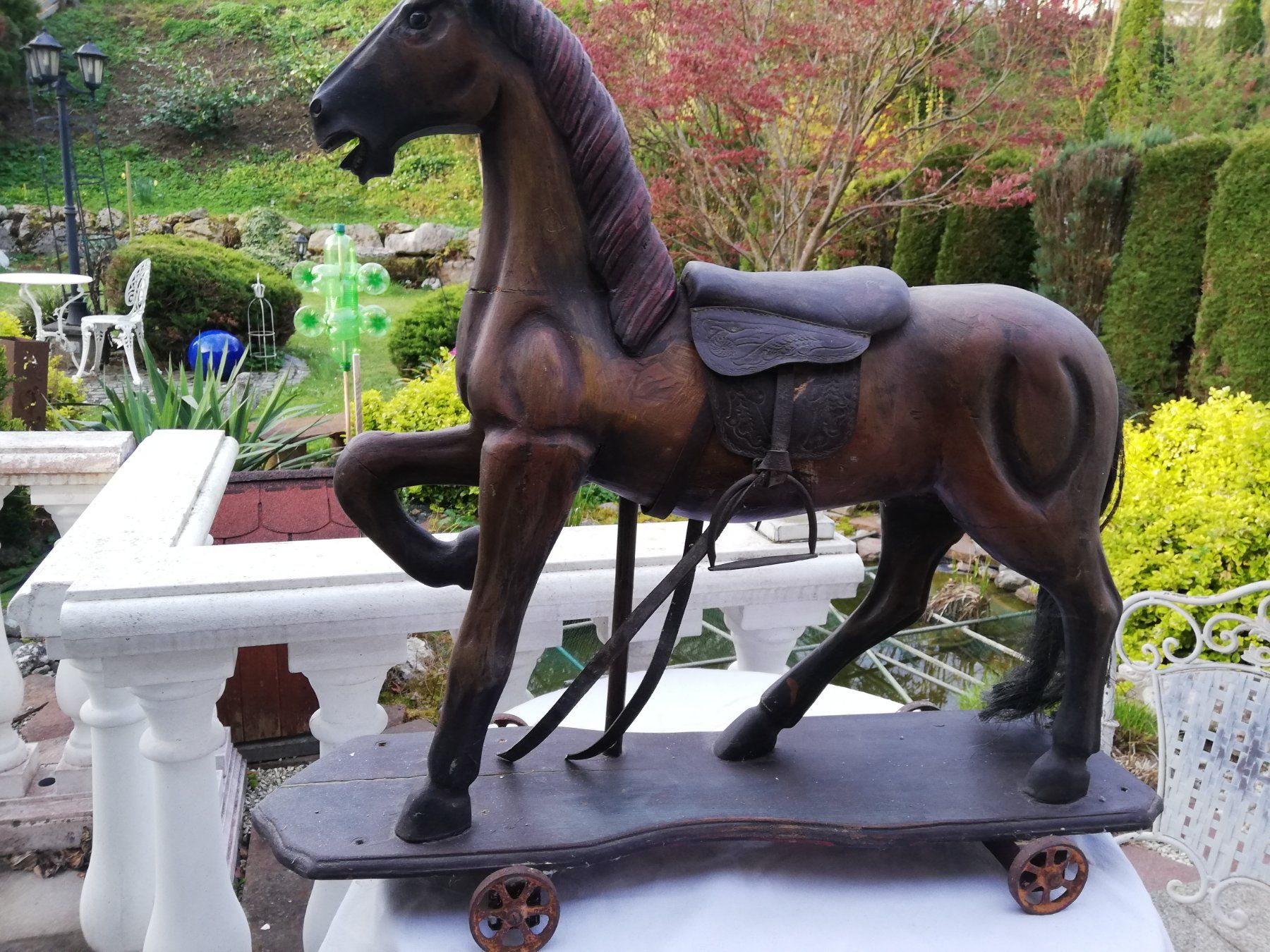 Statuette: Vintage Holzpferd auf Eisenräder – Usato da Kleinlützel venduto da Schatzkiste_Laufen