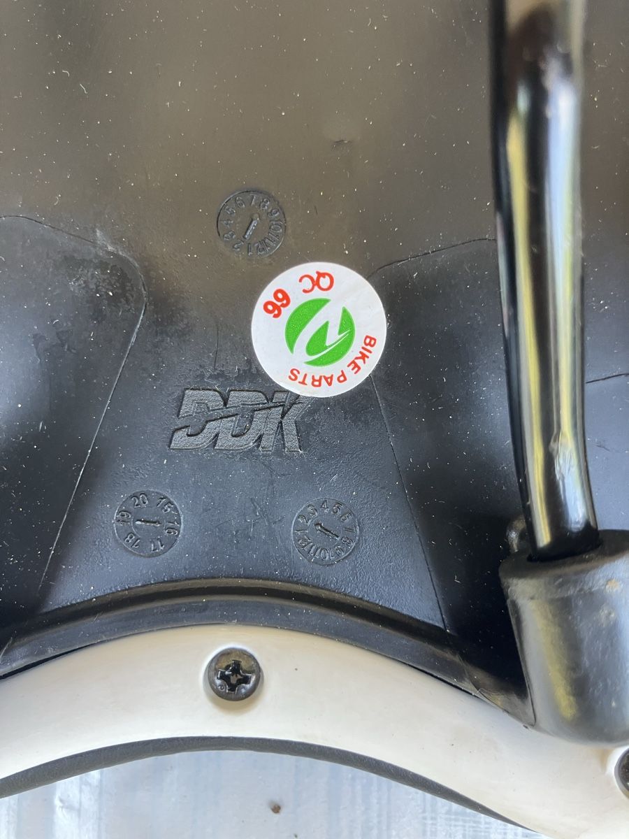 Pièces détachées: Velosattel gebraucht  – D'occasion à Trimbach par cendira 2