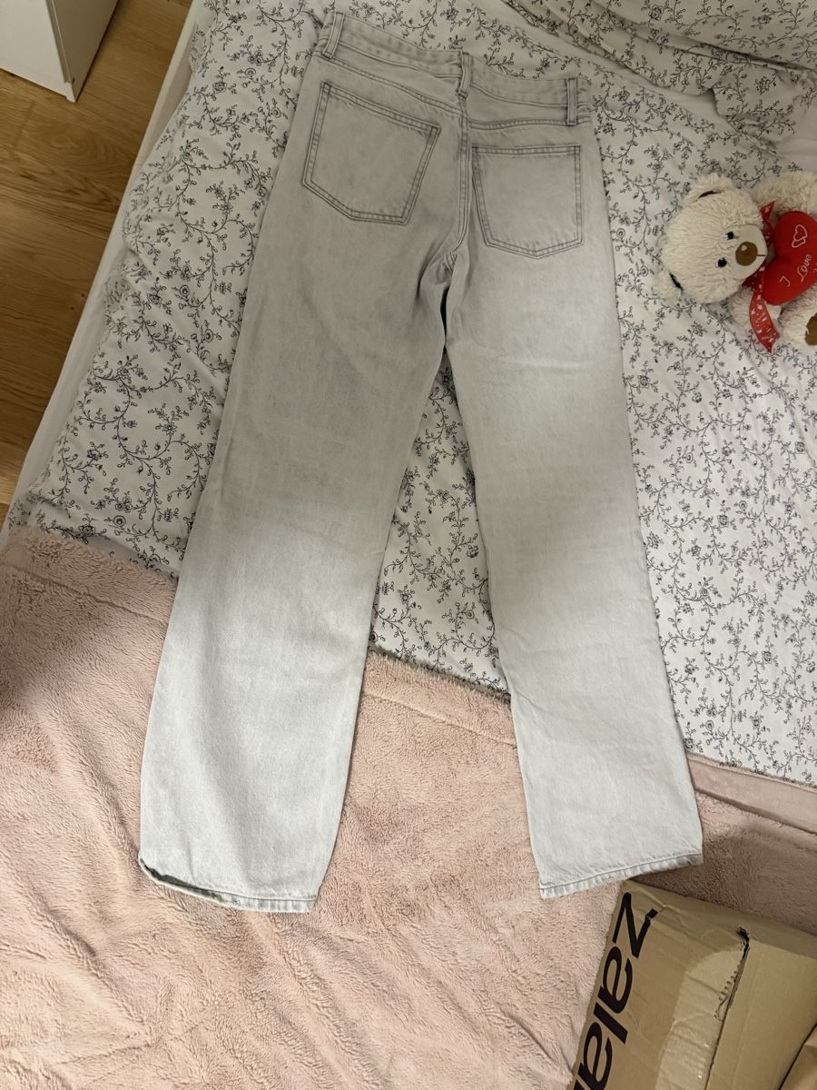 Zara Jeans: Zara mid waist jeans – Usato da Bützberg venduto da mor_f2hd 1