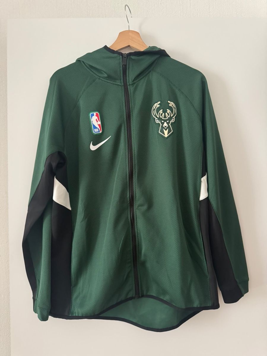Nike Kleiderpakete: Trainingsanzug Nike Milwaukee Bucks – Neu (gemäss Beschreibung) aus Chur von Lorena7