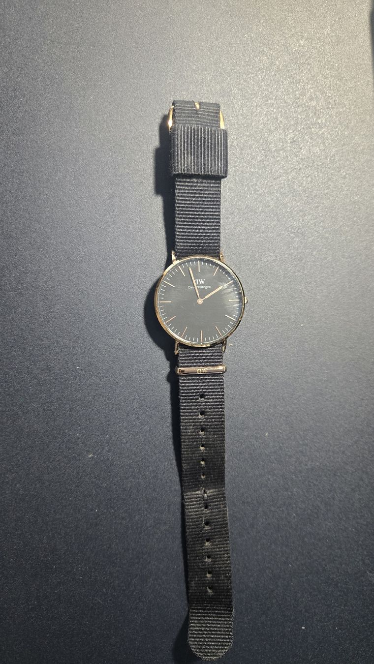 Daniel Wellington Orologi: Elegant Daniel Wellington Watch, Black – Nuovo (secondo la descrizione) da Basel venduto da sca_52mn 1