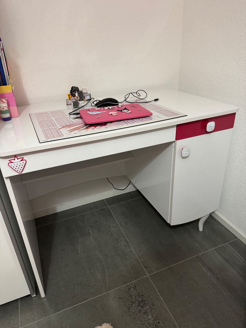 Schreibtische: Schreibtisch – Gebraucht aus Walenstadt von ann_qsm8