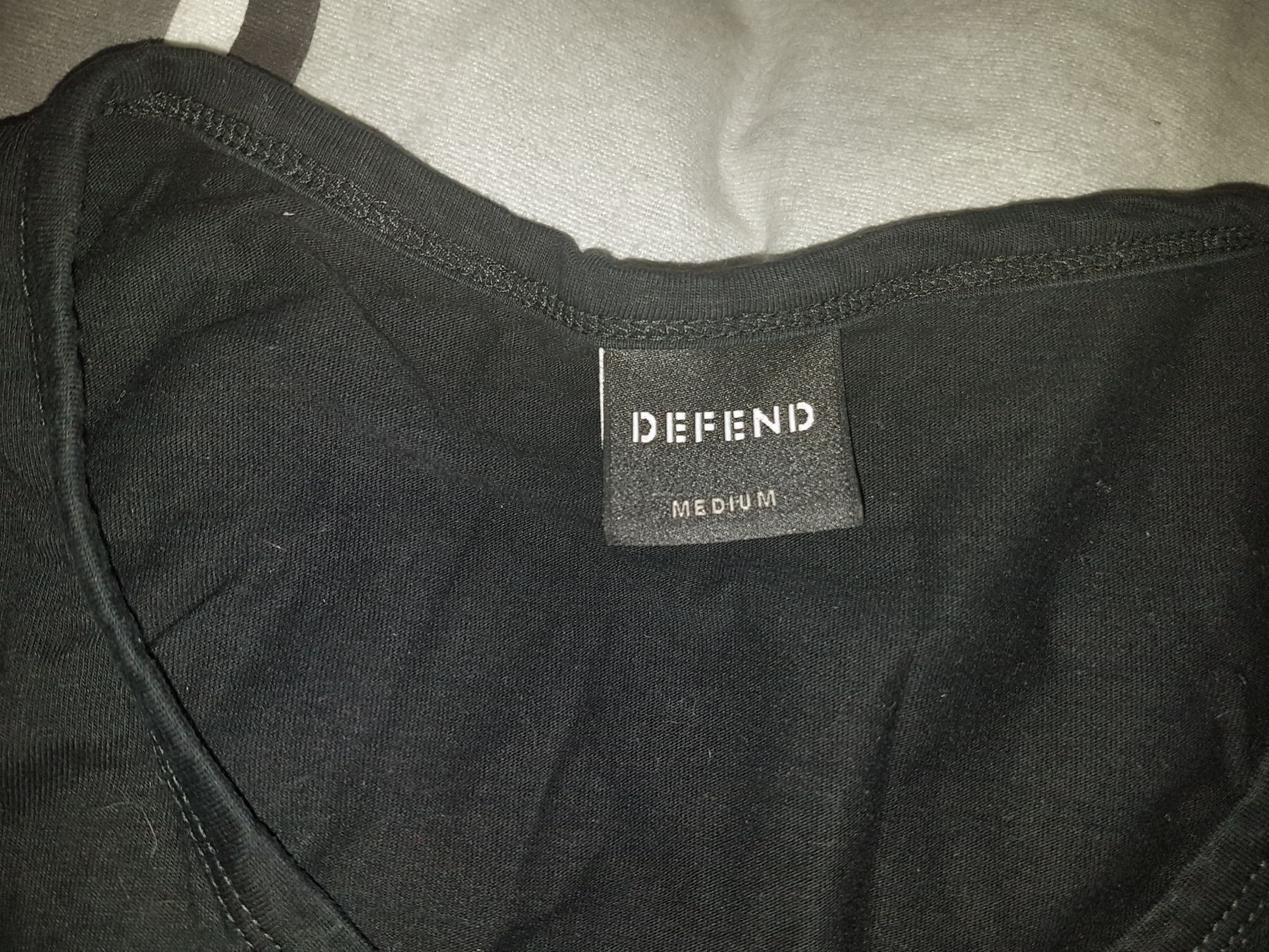 T-shirts: Ärmelloses Shirt Defend Coexist – D'occasion à Brig par RaZu39 2