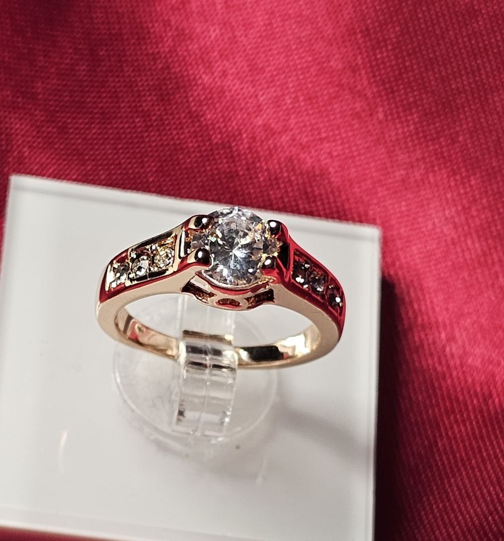 Anelli: Vergoldeter Ring mit weissem Zirkonia Gr. 8 – Nuovo (secondo la descrizione) da Grenchen venduto da dar_6d52 2