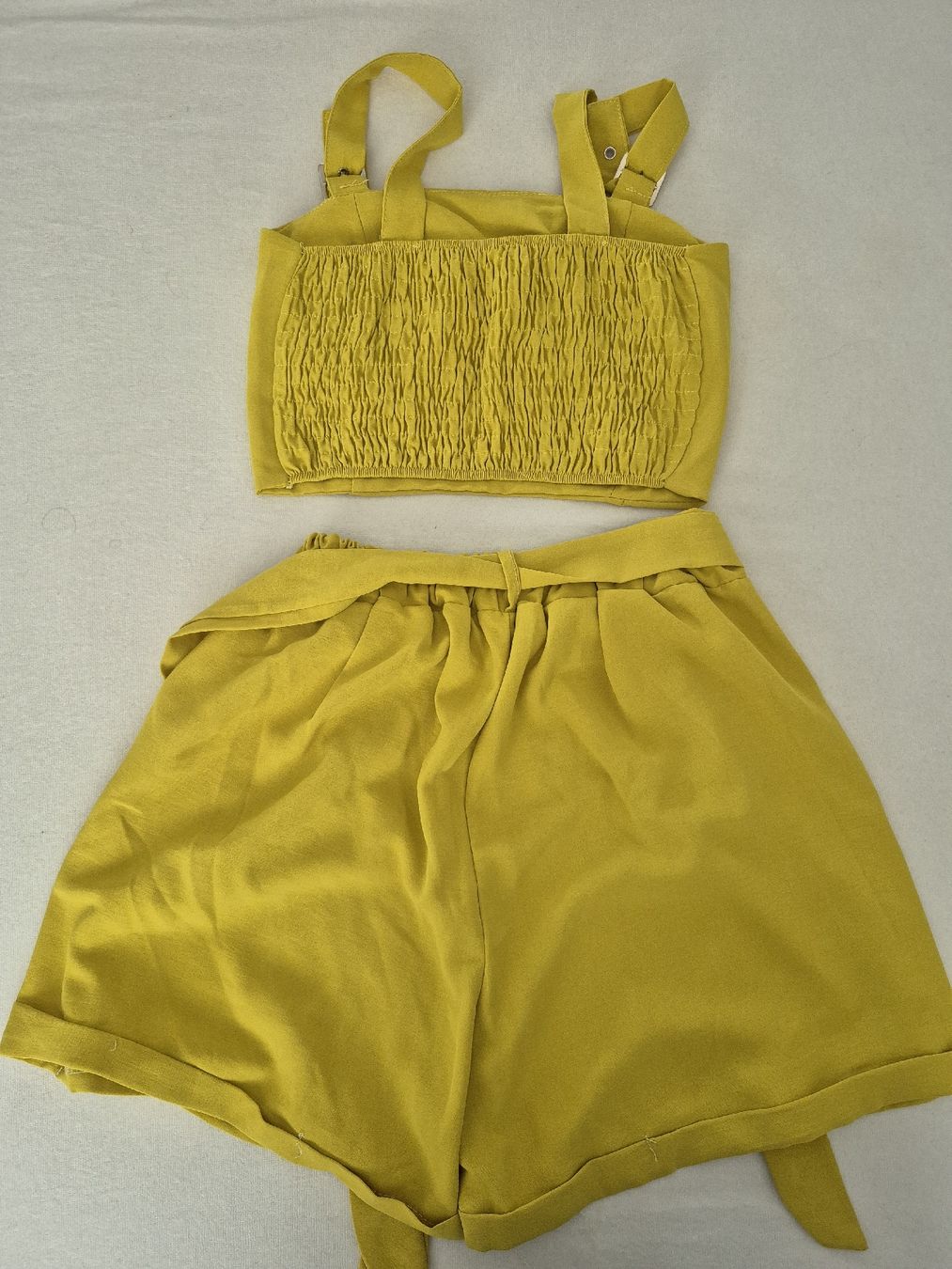 Lotti di vestiti: Ensemble top et short jaune moutarde d'été - Taille S – Usato da St-Pierre-Clages venduto da _RV 2