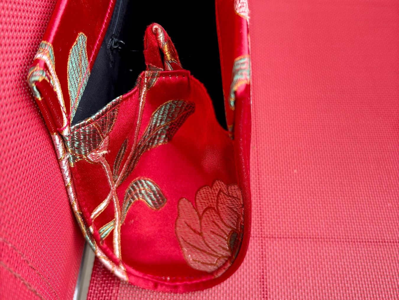 Borse da donna: Wunderschöne neue Clutch aus Seide – Nuovo (secondo la descrizione) da Uster venduto da pri_6r68 2