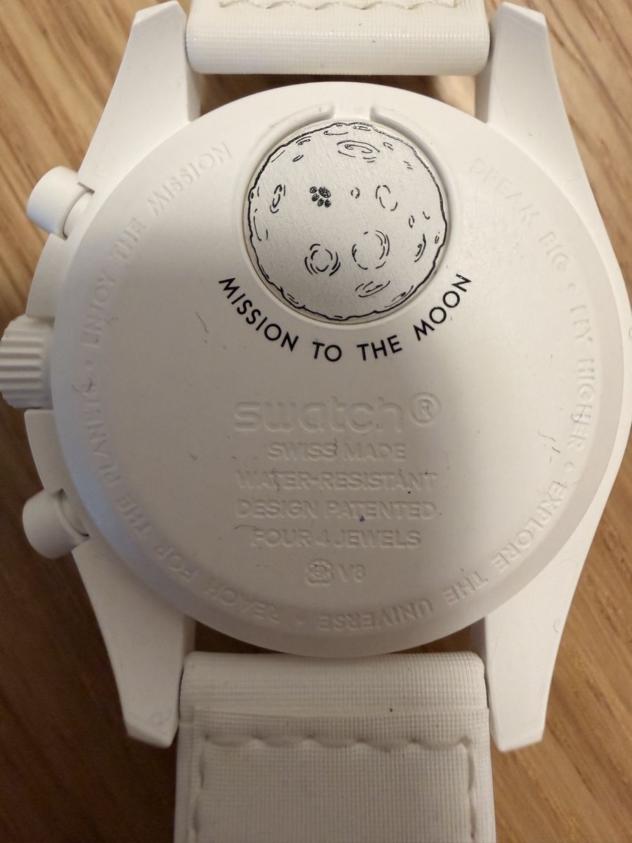 Swatch Montres: Swatch moonwatch Snoppy – D'occasion à Sion par Johan8899 5