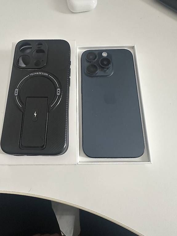 Telefoni cellulari / Smartphones: iPhone 15 Pro  – Usato da Muralto venduto da Riistee 1