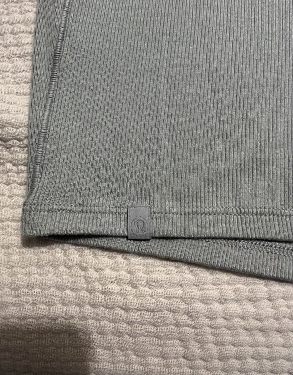 Lululemon Top: Croptop Lululemon XS – Nuovo (secondo la descrizione) da Münchenbuchsee venduto da CoRa_93 2