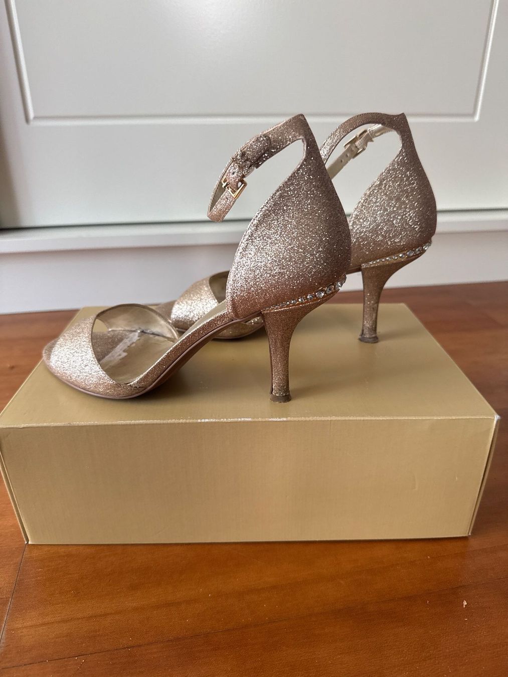 Michael Kors Scarpe da donna: MICHAEL KORS Sandalen Glitzer Gold Grösse 40 – Usato da Thalwil venduto da vernasm 1