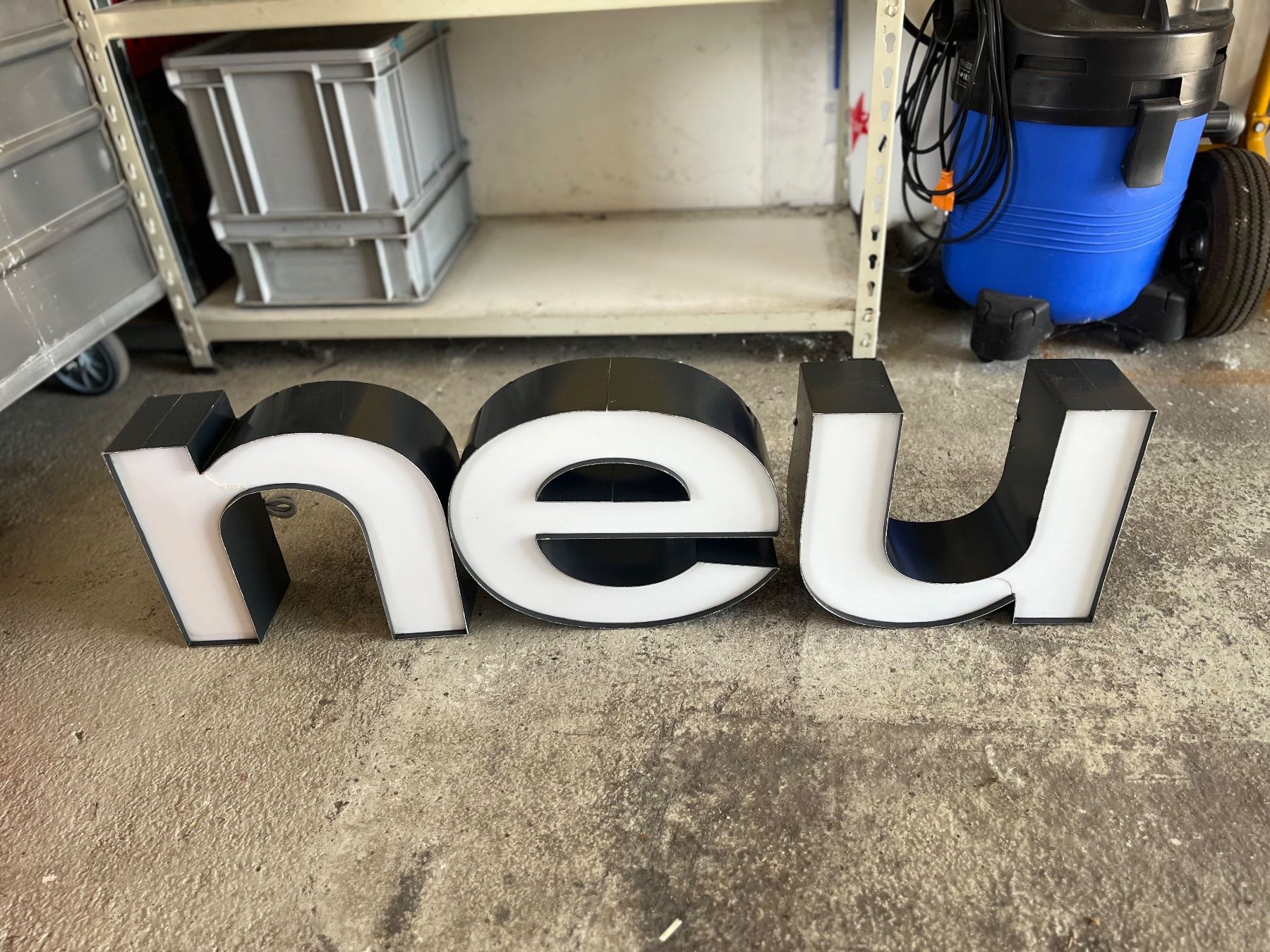 Lampade: 3 Leuchtbuchstaben 12Volt LED - geprüft I.O. – Usato da Menziken venduto da Hotdevil1