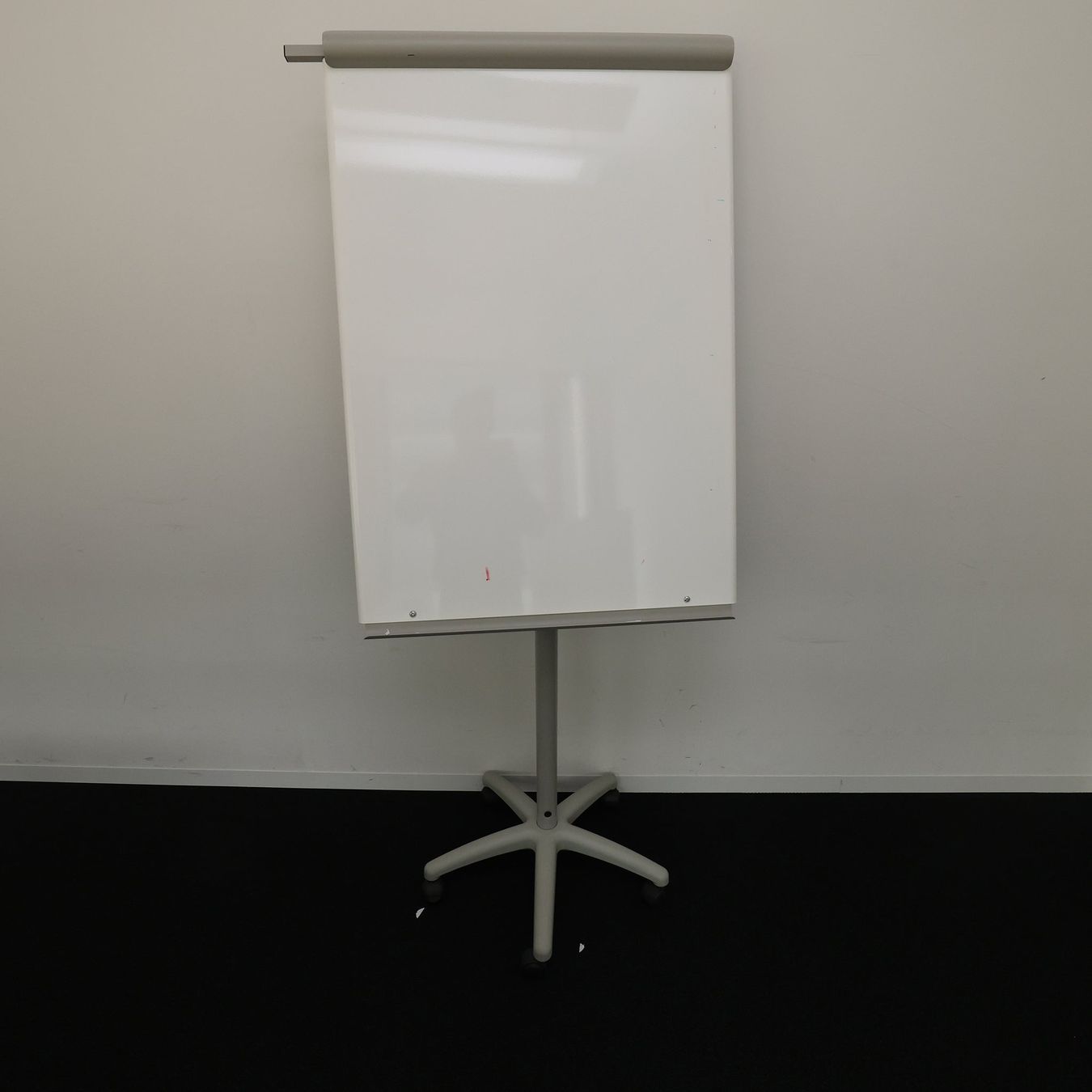 Tableaux: Flipchart (verschiedene Modelle) – D'occasion à Affoltern am Albis par Zapro 1