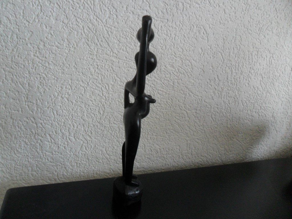 Figuren: Magnifique statuette moderne en bois – Gebraucht aus Genève von Chuinter 3