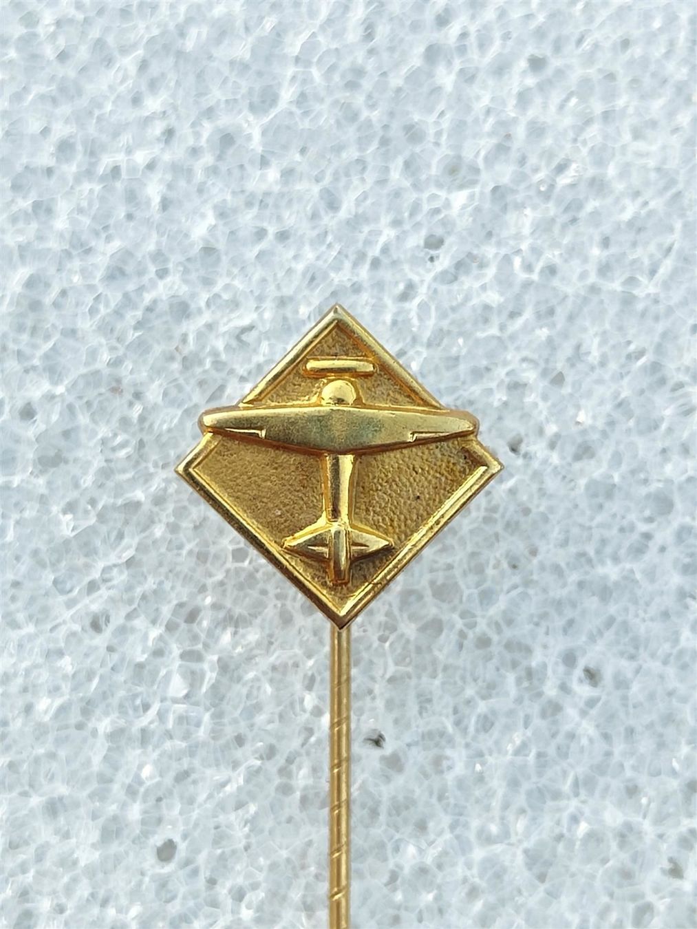 Placchette & Badge: Anstecknadel Flugzeug Kramer – Usato da Bauma venduto da SwissMilitaria