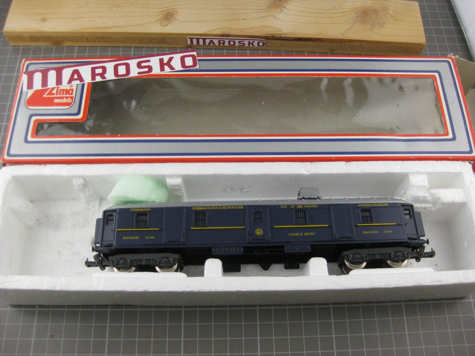 Lima Modelleisenbahnen: Lima Orient-Express Gepäckwagen, mit OVP, H0, DC – Gebraucht aus Malters von Marosko 3