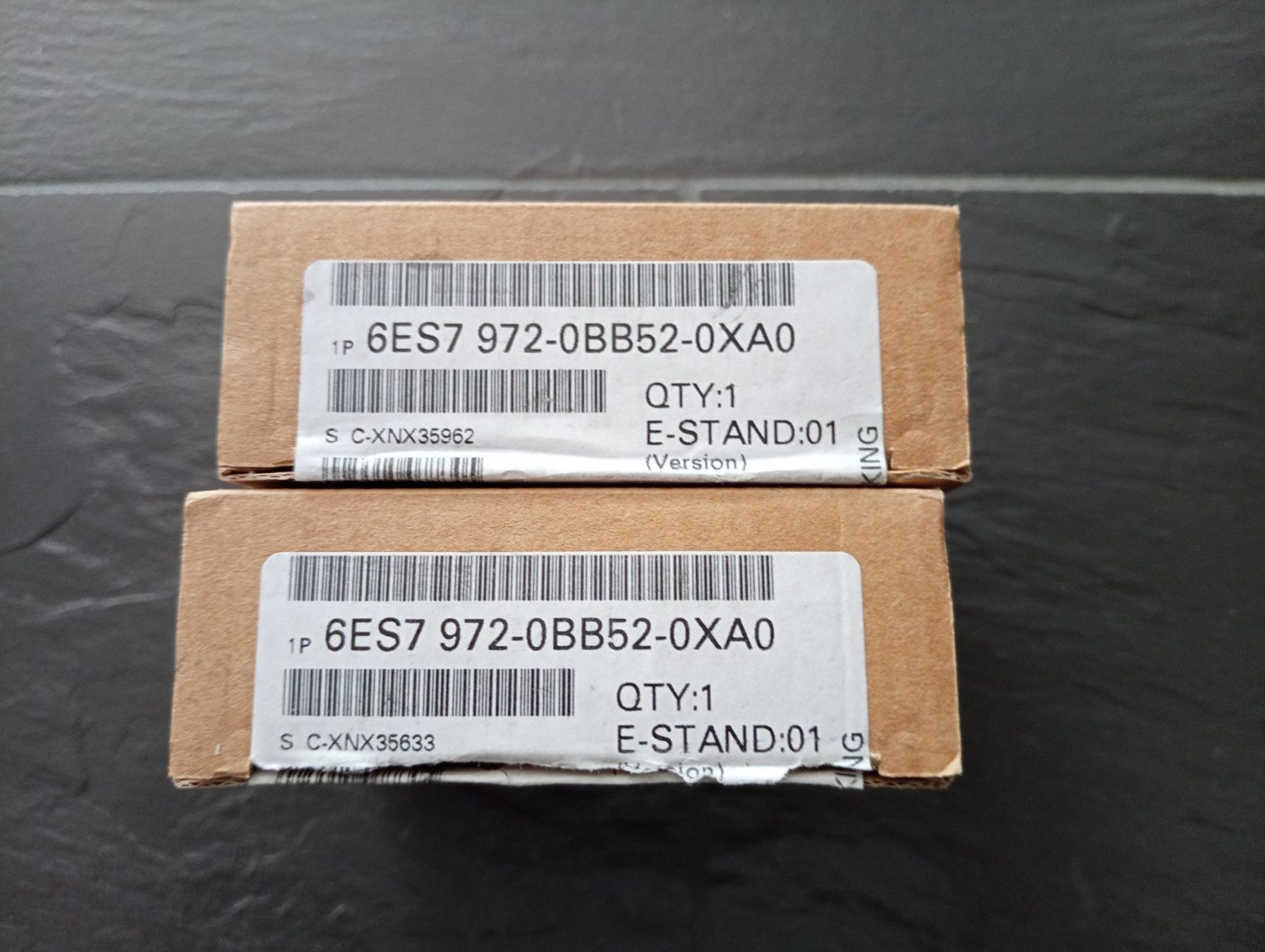 Siemens Elektronikbauteile: 2 x Siemens SIMATIC DP, Stecker PROFIBUS  6ES7972-0BB52-0XA0 – Neu und originalverpackt aus Ufhusen von HKSC
