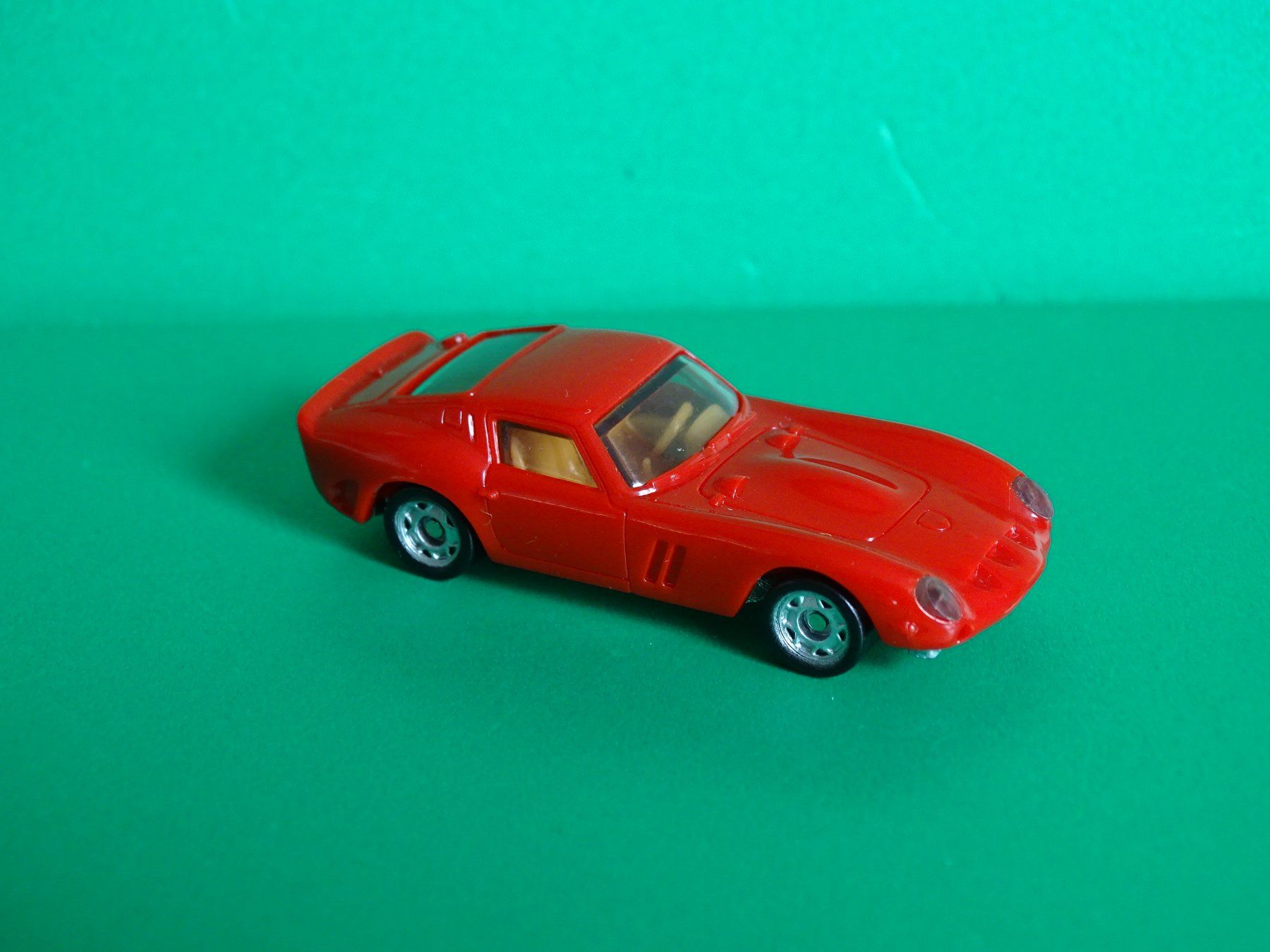 Ferrari Modellini d'auto: Ferrari GTO von Monogram 1/87 – Usato da Bretzwil venduto da Meex 1