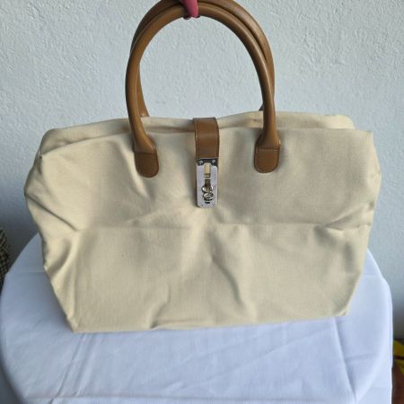 Elegante Tasche in Beige, gefertigt aus 100% Baumwolle