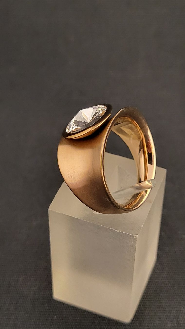 Anelli: Edelstahl-Ring mit Swarovski-Stein MANUELA CARL – Usato da Basel venduto da spinne02 4