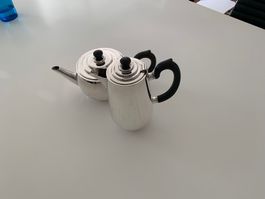 Kaffe und Teekanne