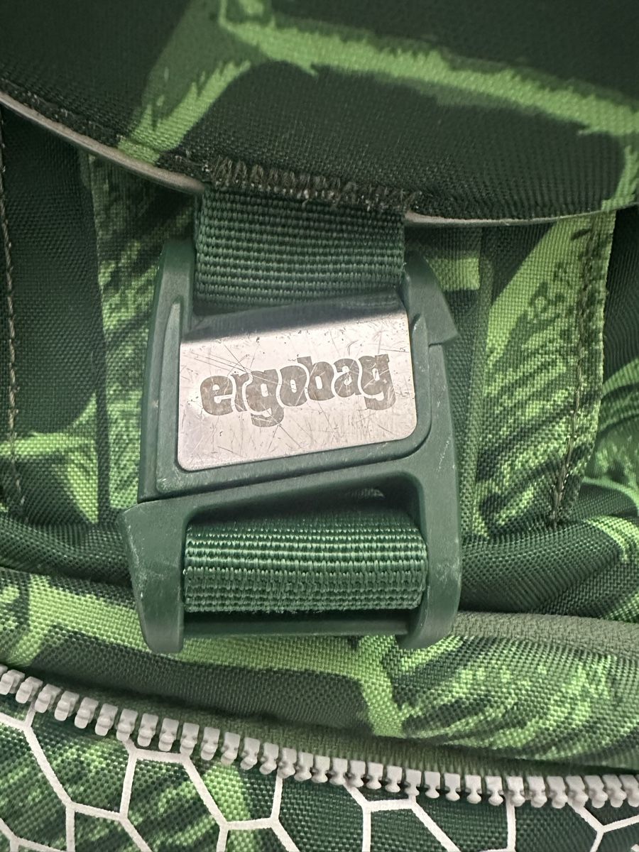 Ergobag Sacs & sacs à dos: Ergobag Rucksack Set grün mit Regenschutz – D'occasion à Züberwangen par Niko_4 6